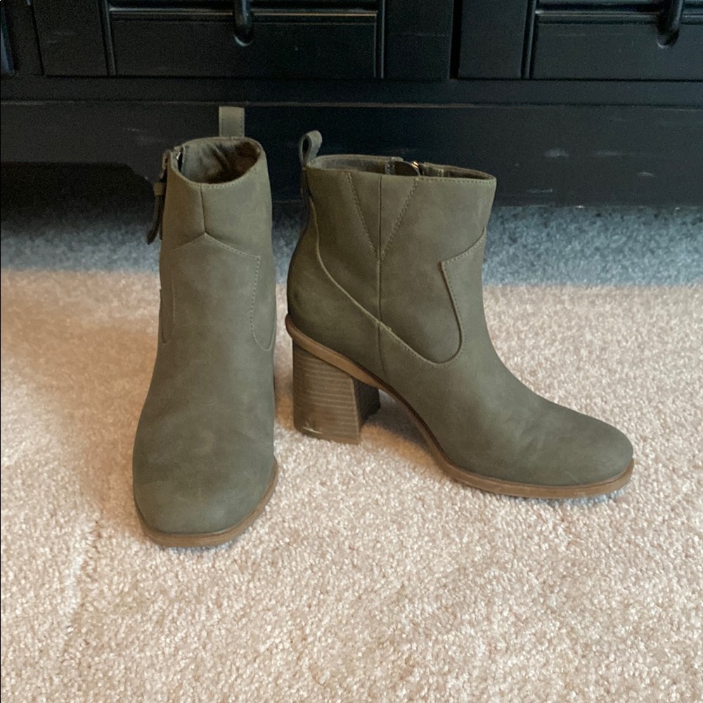 Green Chunky Heel Ankle Boots with Suede Material